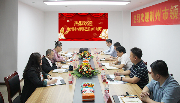 (左起:杨勇,赵方宸,张有刚,刘亚华,魏平,高和玲,周泉霖,张雨)